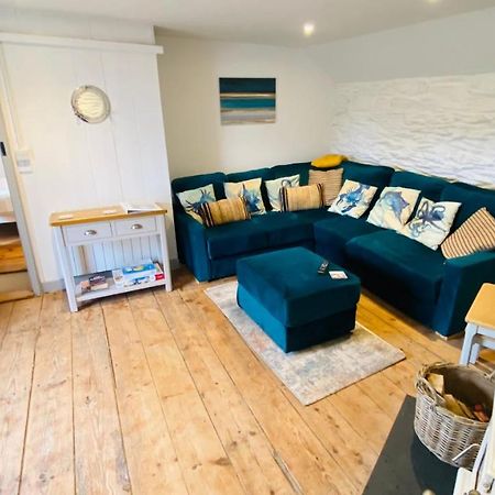 Spindrift Is A Beautiful Newly Refurbished Three Bedroom Private Family House Located On The Old Harbour And The Coastal Path In The Heart Of Beautiful 波尔佩罗 外观 照片