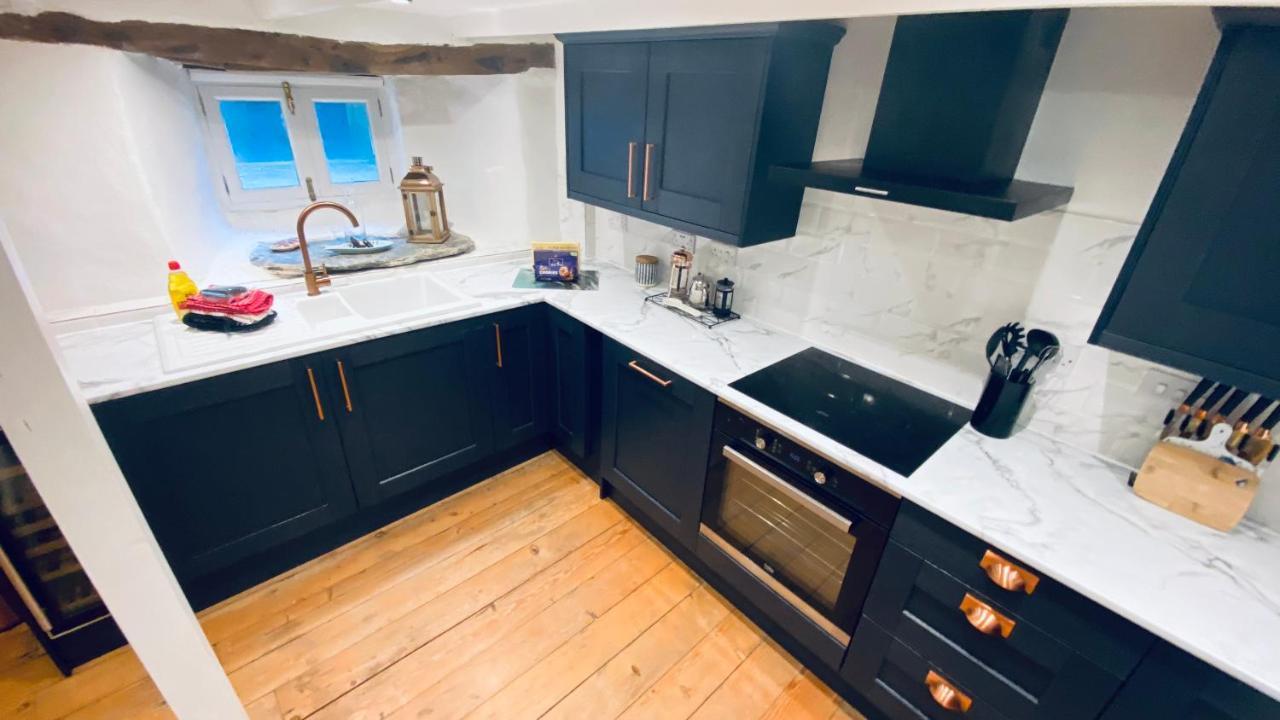 Spindrift Is A Beautiful Newly Refurbished Three Bedroom Private Family House Located On The Old Harbour And The Coastal Path In The Heart Of Beautiful 波尔佩罗 外观 照片
