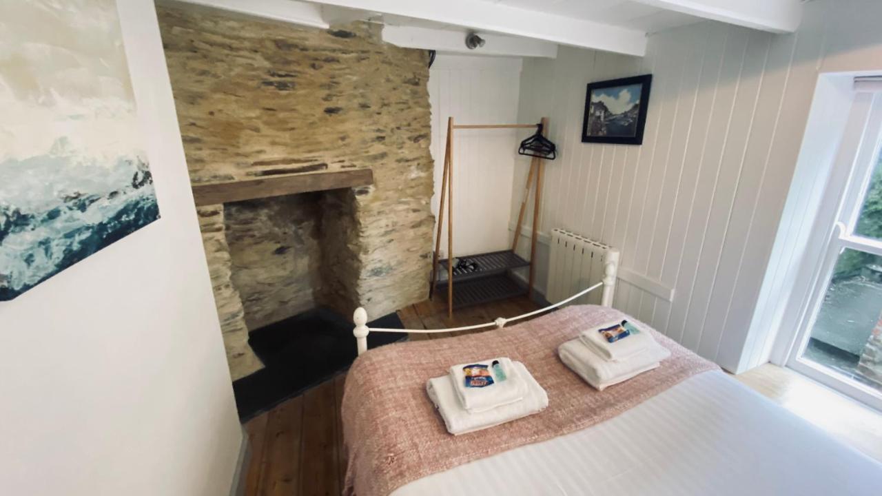 Spindrift Is A Beautiful Newly Refurbished Three Bedroom Private Family House Located On The Old Harbour And The Coastal Path In The Heart Of Beautiful 波尔佩罗 外观 照片